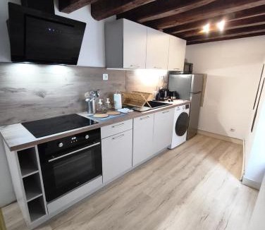 Vatan Apartment | Le St Laurian - Centre Vatan - WiFi - 4 pers