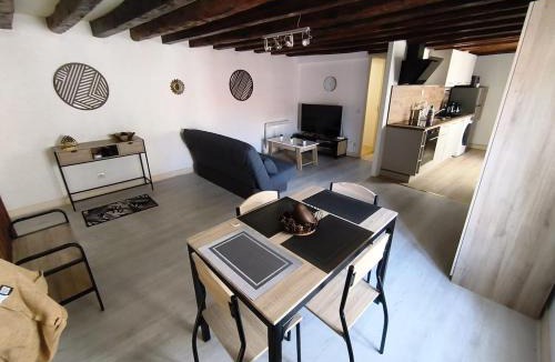 Vatan Apartment | Le St Laurian - Centre Vatan - WiFi - 4 pers