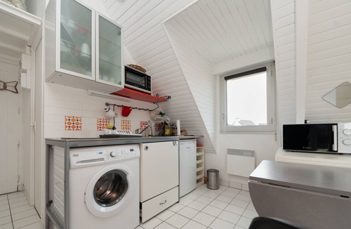 Plouharnel Apartment | “Le Studio Du Dolmen” Apartment in Plouharnel with Balcony