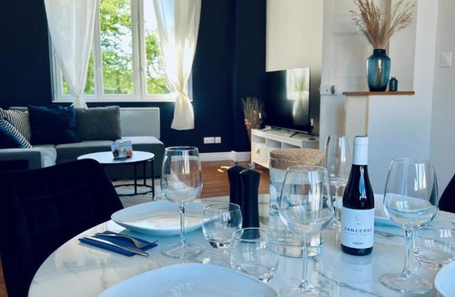 Nevers Apartment | "Le Theodore" Appartement charmant proche gare avec place de parking devant, quartier très calme
