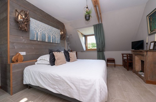 Theix-Noyalo Bed & Breakfast | Le Val sans Retour, Calzac Moulin B&B with Treehouse Terrace