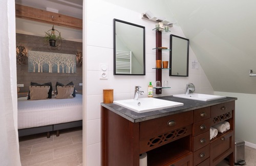 Theix-Noyalo Bed & Breakfast | Le Val sans Retour, Calzac Moulin B&B with Treehouse Terrace