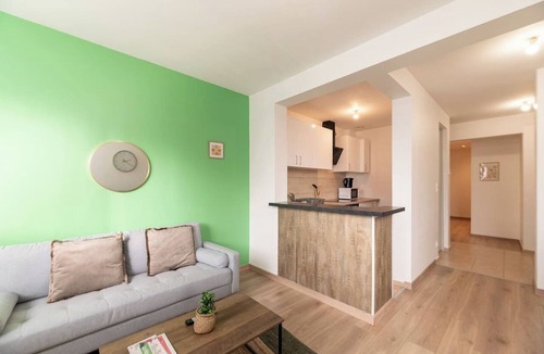 Saint-Charles du Port Apartment | Le Vert Calme - Two-Bedroom Apartment in the Heart of Downtown & Netflix