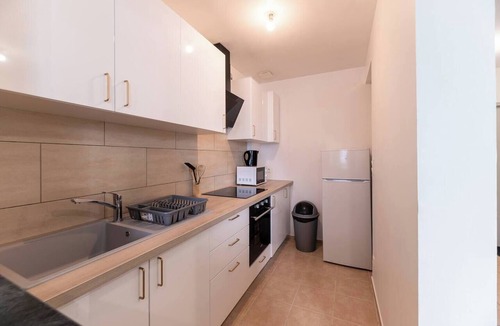 Saint-Charles du Port Apartment | Le Vert Calme - Two-Bedroom Apartment in the Heart of Downtown & Netflix