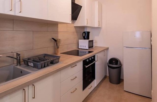 Saint-Charles du Port Apartment | Le Vert Calme - Two-Bedroom Apartment in the Heart of Downtown & Netflix