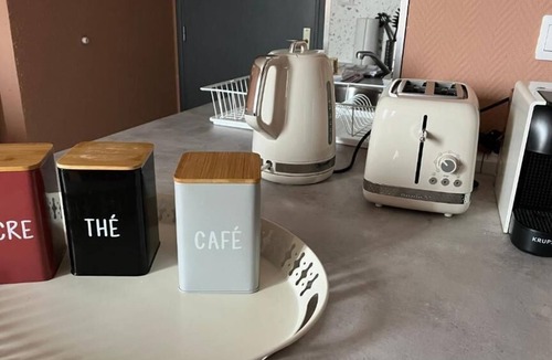 Les Bartins-Jeanne d'Arc-Beausejour Apartment | Le Vichy Centre, spacious T2 with view, quiet location