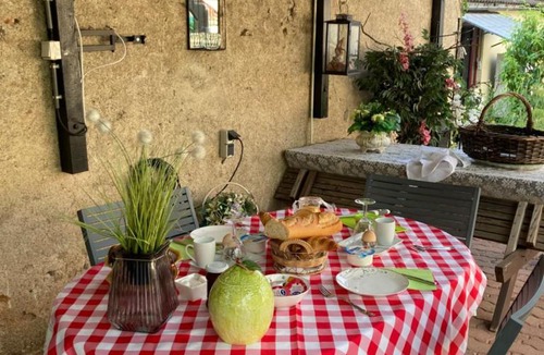Saint-Bonnet-Troncais Bed & Breakfast | Le Voyageur
