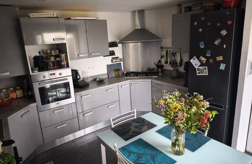 Gradignan Condo | Les Airelles pleasant house between sea and land