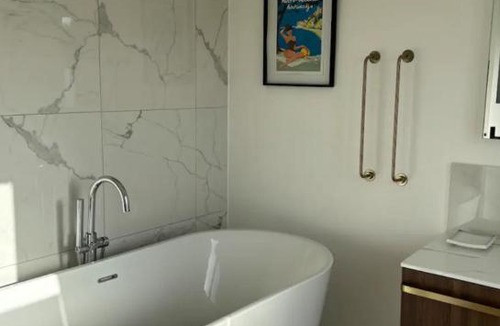 St.-Martin-des-Champs Bed & Breakfast | Les chambres de Julia - Piscine privée