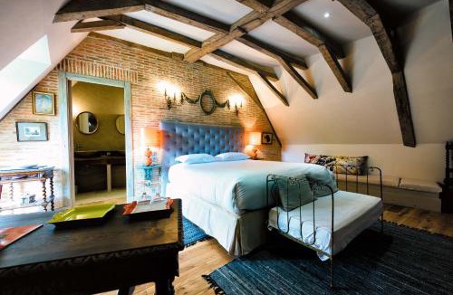 Saint-Georges-sur-Moulon Bed & Breakfast | Les Chambres d'Hôtes du Château de Saint-Georges