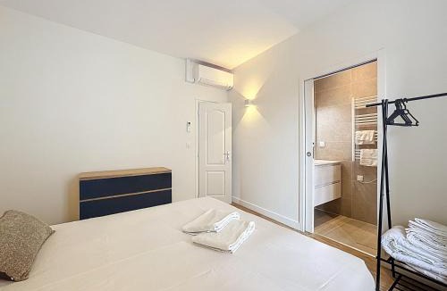 Coudes Apartment | Les chambres de Coudes 6 PERS N6 clim , terrasse, proche A75