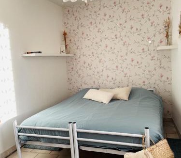 Saint-Julien-d'Arpaon Bed & Breakfast | Les Copains à Bord - chambres d'hôtes et roulottes