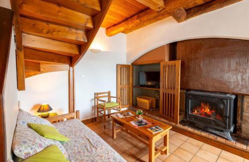 Saint-Georges-de-Levejac House | Les fayards 7 personnes du presbytère