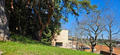 Verrieres-en-Forez House | Les Gites du O' Forêt-Gîte O'rizon avec bain nordique et magnifique vue sur la plaine du forez