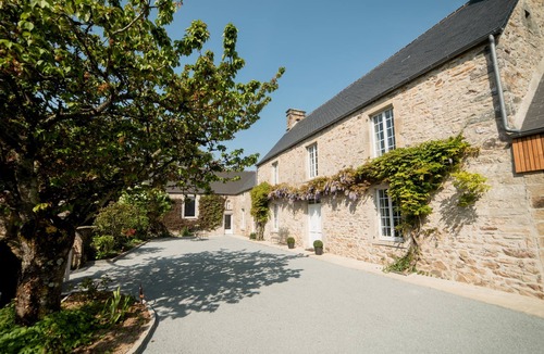 Grosville House | Les gites saint Martin - The Convent and its indoor pool