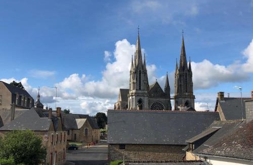 Pontmain Bed & Breakfast | Les Hirondelles de la villa des roses