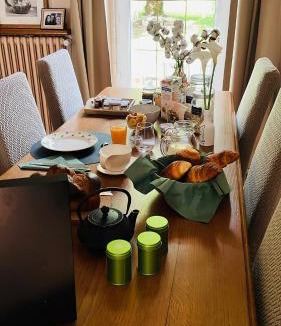 Pontmain Bed & Breakfast | Les Hirondelles de la villa des roses