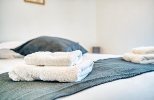 Banassac Apartment | Les Hourtous Netflix Wi-Fi Fibre Terasse 4 pers