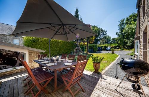 Montfarville House | Les Jardins de Marcel - Maison en pierre avec piscine - TheGoodBnb