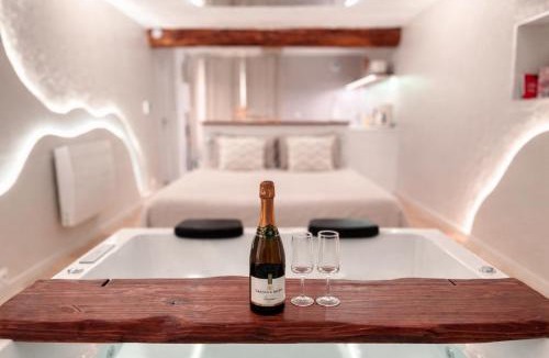 Montrevault-sur-Evre Apartment | Les Jolies Nuits - À la folie, Loft & Spa