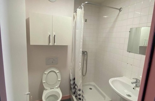Cherbourg-en-Cotentin Apartment | Les Moulins – Studio 2 with Wi-Fi