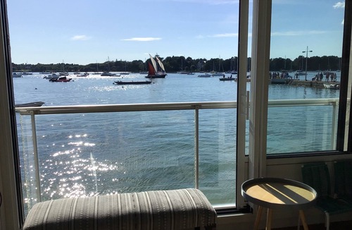 Finistere Apartment | Les Pieds dans l'Eau : Beautiful, bright rental (sea access)