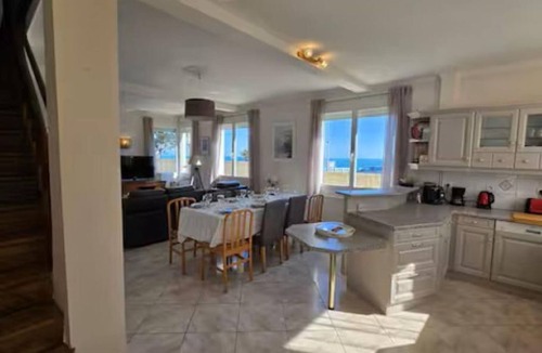 Saint-Quay-Portrieux House | "Les pieds dans l'eau": panoramic sea views and direct beach access!