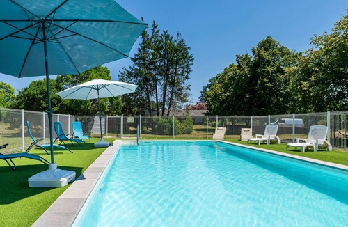 Lesperon Apartment | 'Les Pins - Domaine Des Landes' with Shared Pool, Private Covered Terrace and Shared Garden