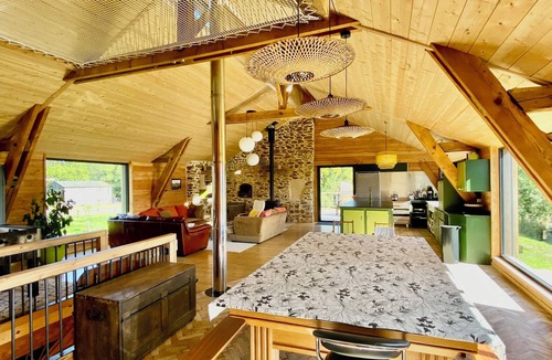 Nuille-sur-Vicoin House | Les Prés Grand Lodge - Wooden drying shed in the countryside