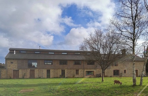 Nuille-sur-Vicoin House | Les Prés Grand Lodge - Wooden drying shed in the countryside