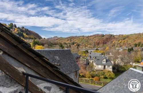 Besse-en-Chandesse House | Les Remparts - Besse ET ST Anastaise