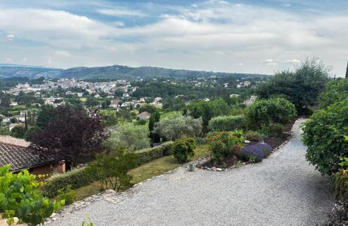 Joyeuse House | Les TERRASSES Des ESCOULS