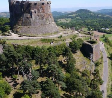 Murol Apartment | Les terrasses du château de Murol - Studio 4p au pied du château de Murol