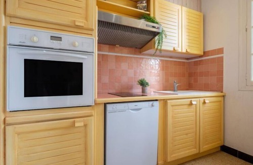 Canet-Plage House | Les violettes 2 by Interhome