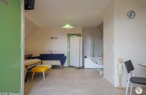 Dornes Bed & Breakfast | Les Volets Bleus