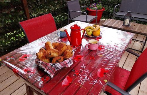 Lurcy-Levis House | libellule roulotte avec spa privé