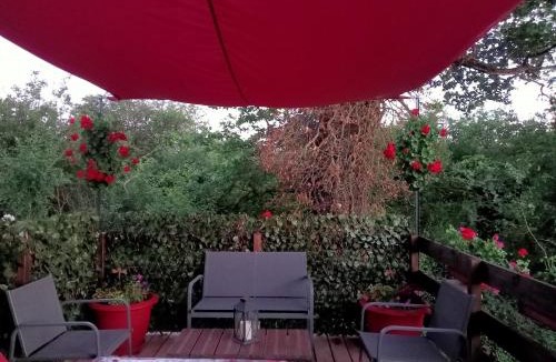 Lurcy-Levis House | libellule roulotte avec spa privé