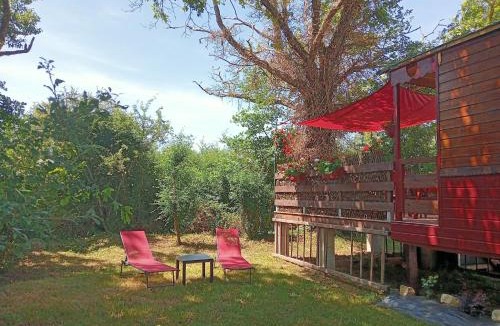 Lurcy-Levis House | libellule roulotte avec spa privé