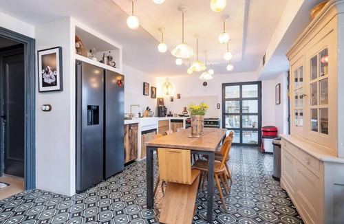Limonest House | L’Intemporel – Bright family home with exceptional pool and view