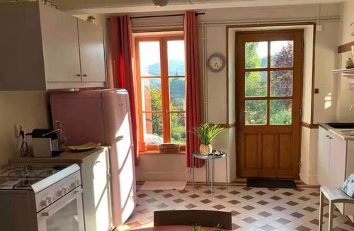 Saint-Prix Cottage | Listed country house ⭐️⭐️⭐️ with a garden and views of the Morvan Mountains