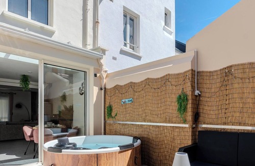 Cote Ouest Ormeaux House | Little Hawaii Private Spa Beach within walking distance Terrace