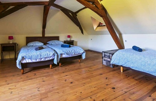 Ligny-le-Ribault House | Live like a woodland man with your family