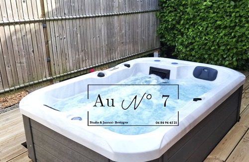 Plougourvest Apartment | Location Finistère + Jaccuzi Privé Toute L'année !