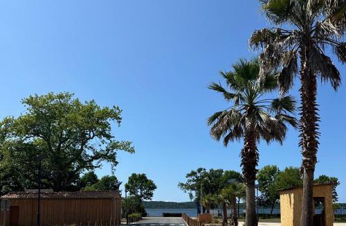 Aureilhan Resort | Location mobile-home confort face au lac