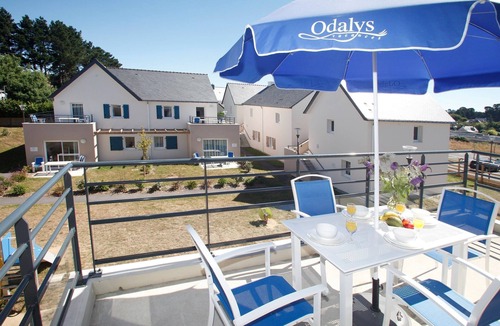 Baden Condo | Location proche de la Plage | Piscine Couverte