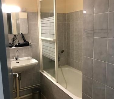 Besse-et-Saint-Anastaise Apartment | Locations de la cascade 4 personnes