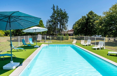 Lesperon RV Rental | Lodge 4 with Shared Pool, Private Terrace and Shared Garden