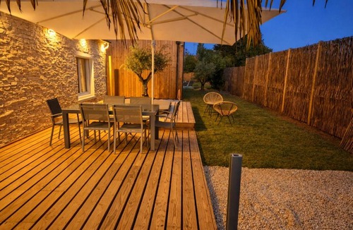 Cepoy Cabin | Lodge avec piscine chauffée privative et ou Studio avec son SPA, SAUNA HAMAMM privatifs