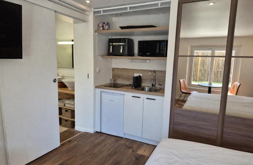 Cepoy Cabin | Lodge avec piscine chauffée privative et ou Studio avec son SPA, SAUNA HAMAMM privatifs