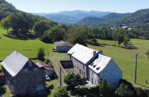 Neussargues en Pinatelle House | Lodge-Sagne une ferme rénovée au cœur du Cantal à proximité de la station de ski du Lioran